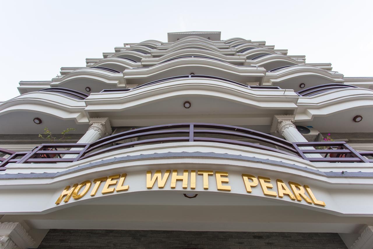 ホテル ホワイト パール ポカラ エクステリア 写真